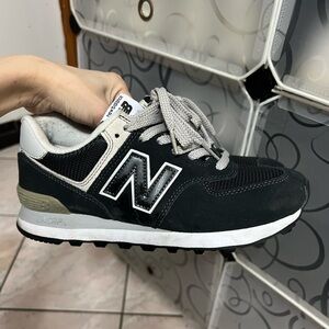 New Balance 574 black kids size 6 women size 7.5